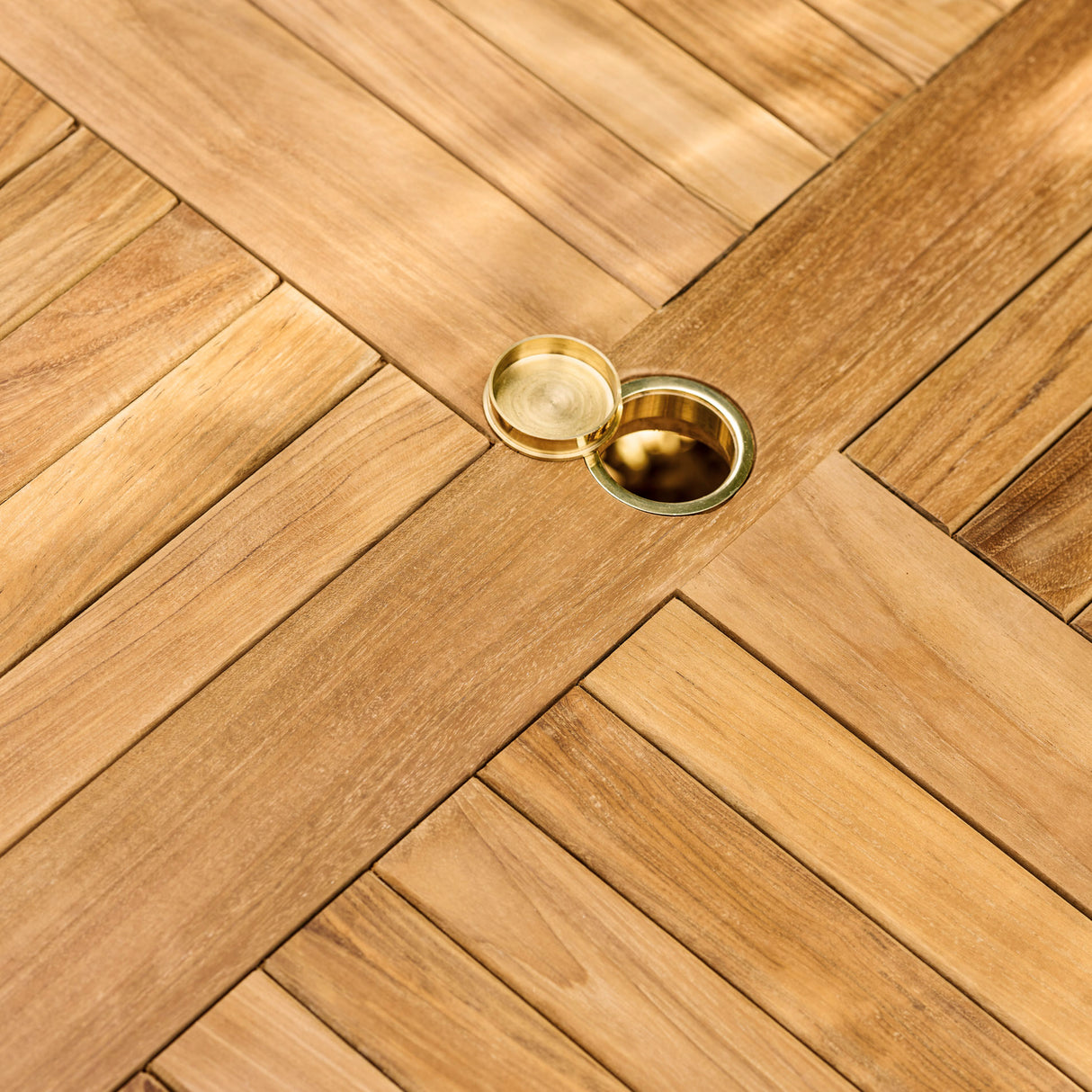 Churn Teak Round Table 150cm