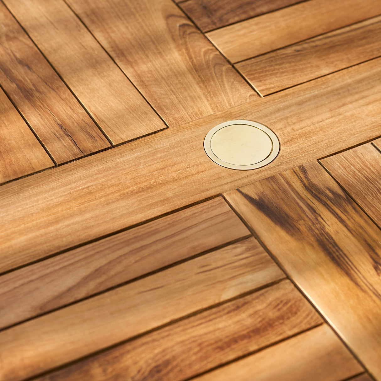 Churn Teak Round Table 100cm & 4 Henley Stacking Armchairs