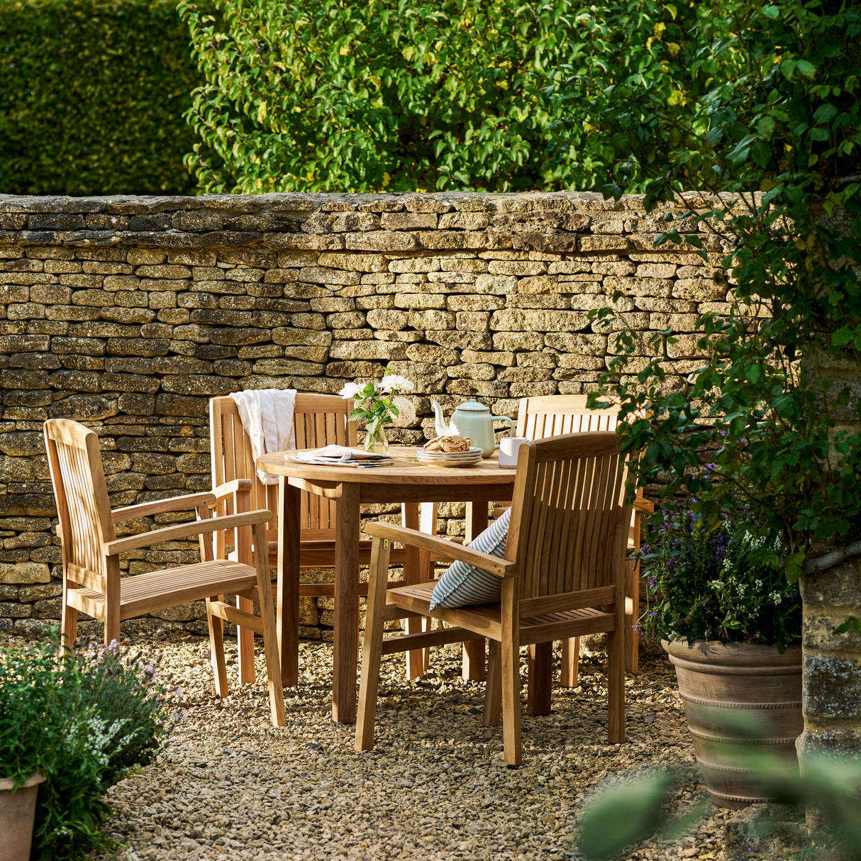 Churn Teak Round Table 100cm & 4 Henley Stacking Armchairs