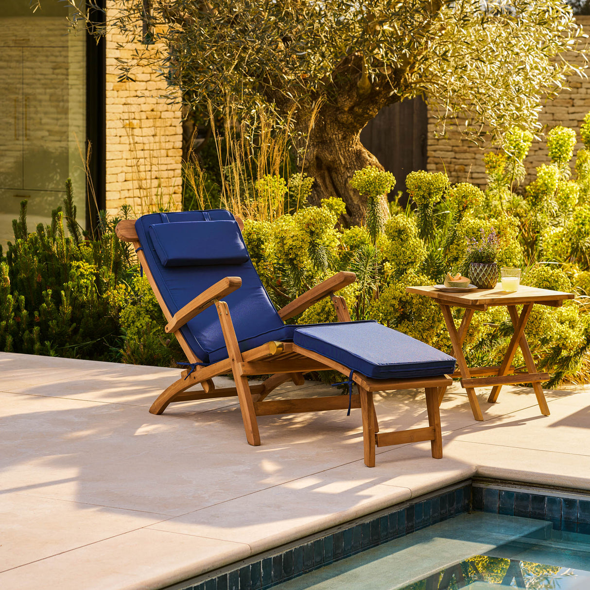 Toddington Steamer Cushion Blue