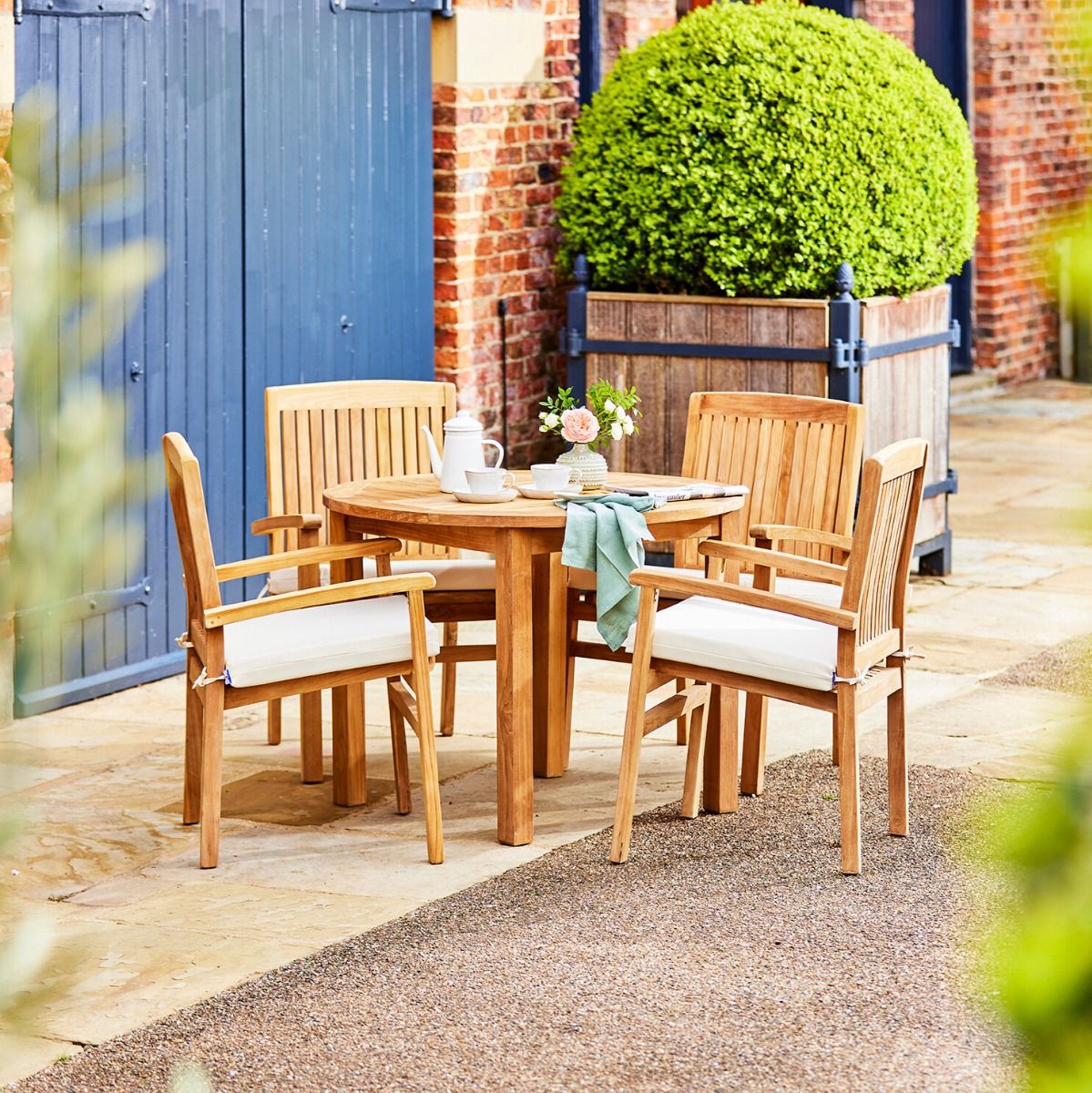 Churn Teak Round Table 100cm & 4 Henley Stacking Armchairs