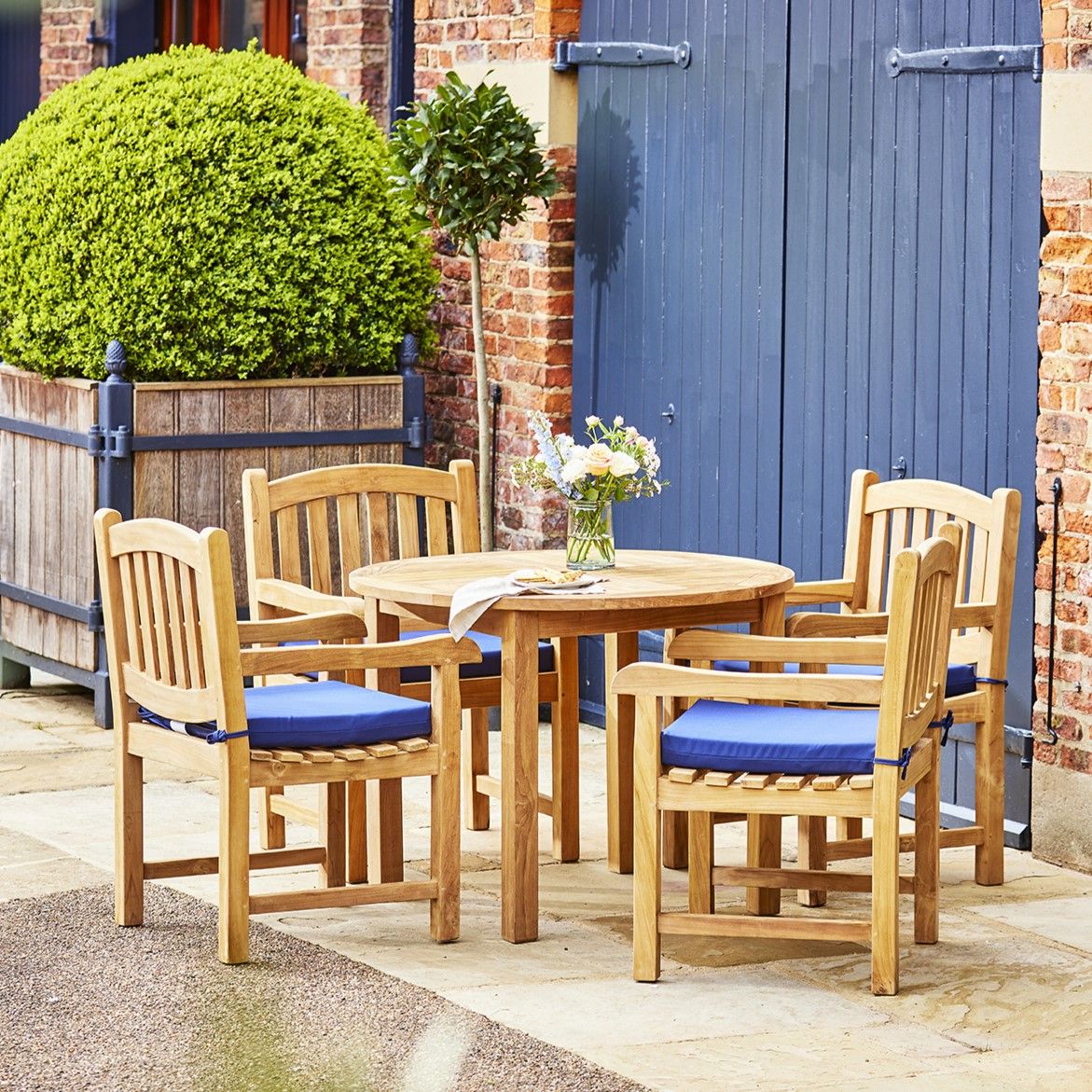 Churn Teak Round Table 120cm & 4 Malvern Armchairs