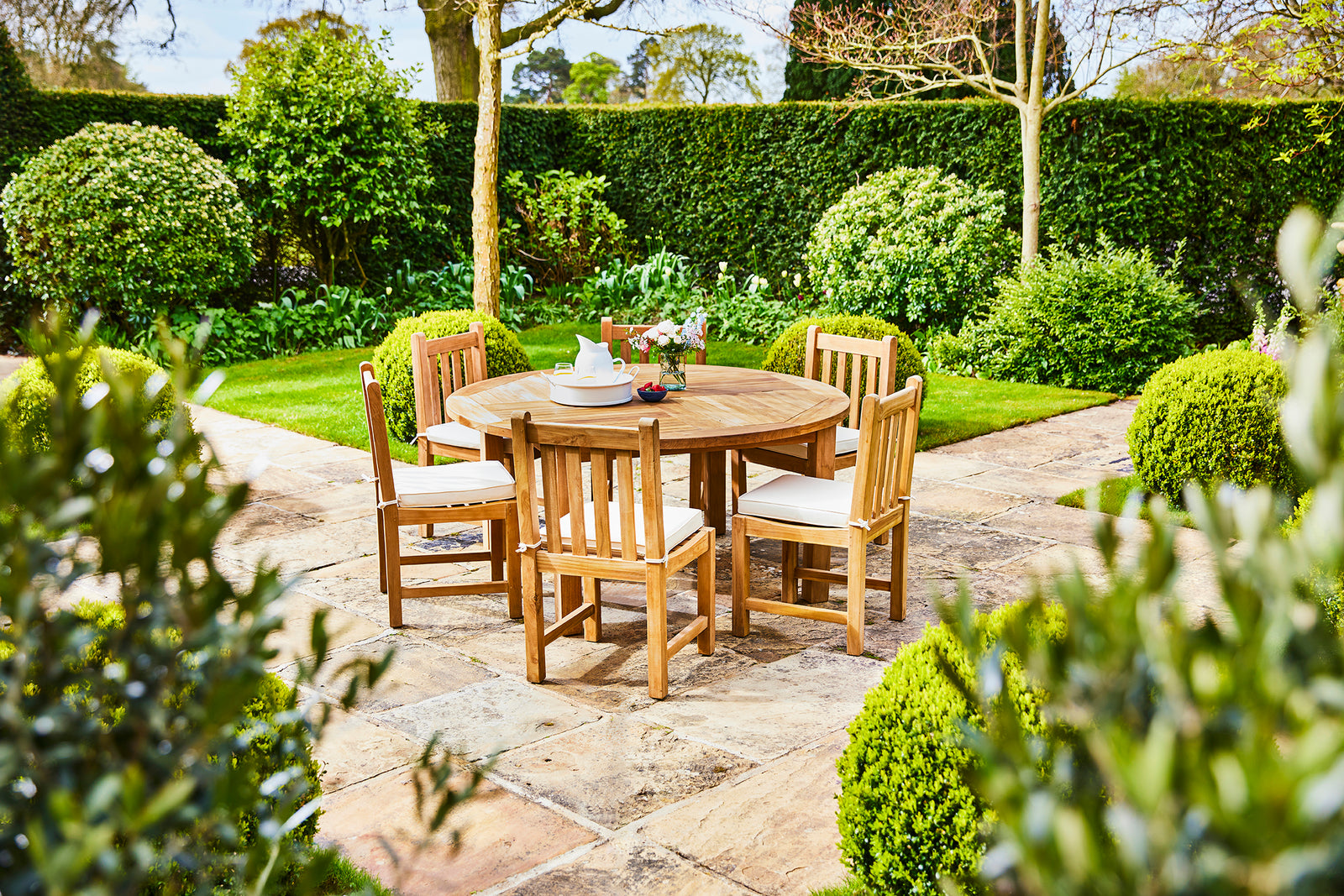 Why Teak Is The Best Wood For Garden Furniture