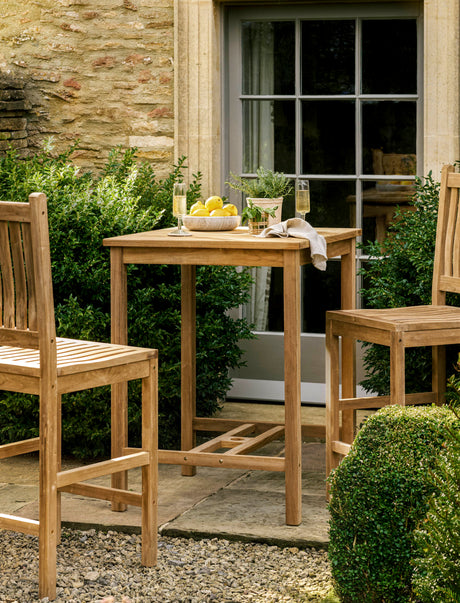 Choosing Commercial Outdoor Furniture for Hospitality and Retail Spaces