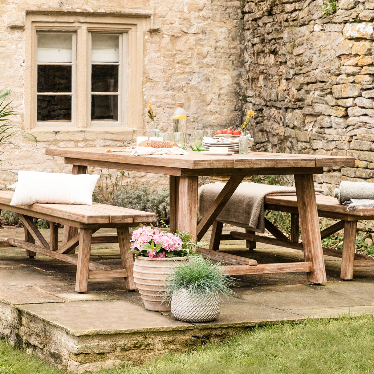 Chilford Solid Dining Table - Acacia Wood, Natural, Large