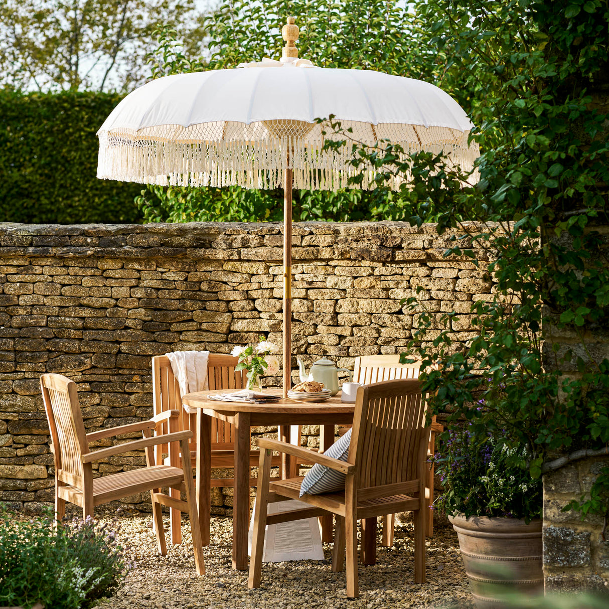 Churn Teak Round Table 100cm & 4 Henley Stacking Armchairs