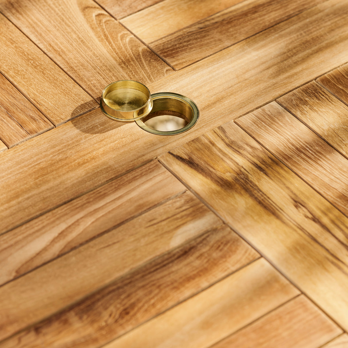 Churn Teak Round Table 100cm & 2 Henley Stacking Armchairs