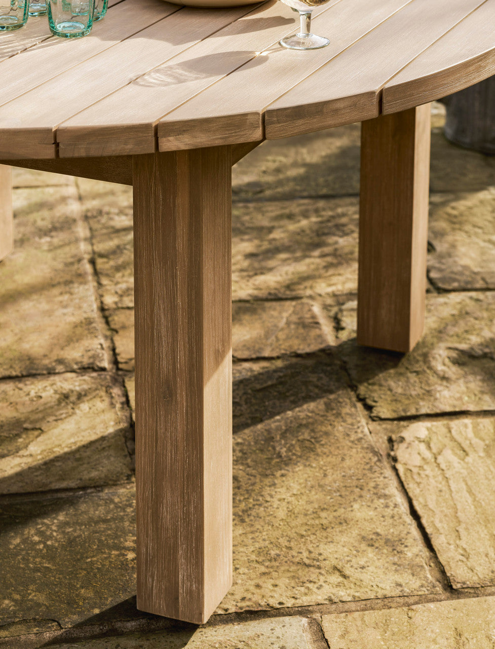 Porthallow Round Dining Table - Acacia Wood, Natural, Large